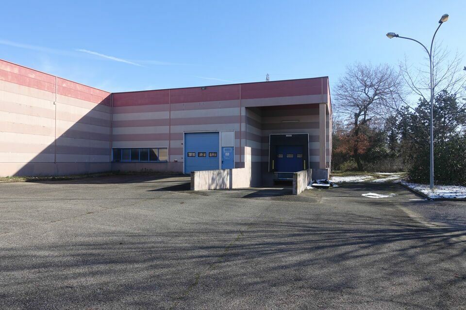 Idéalement situé dans la zone du Parc Industriel 