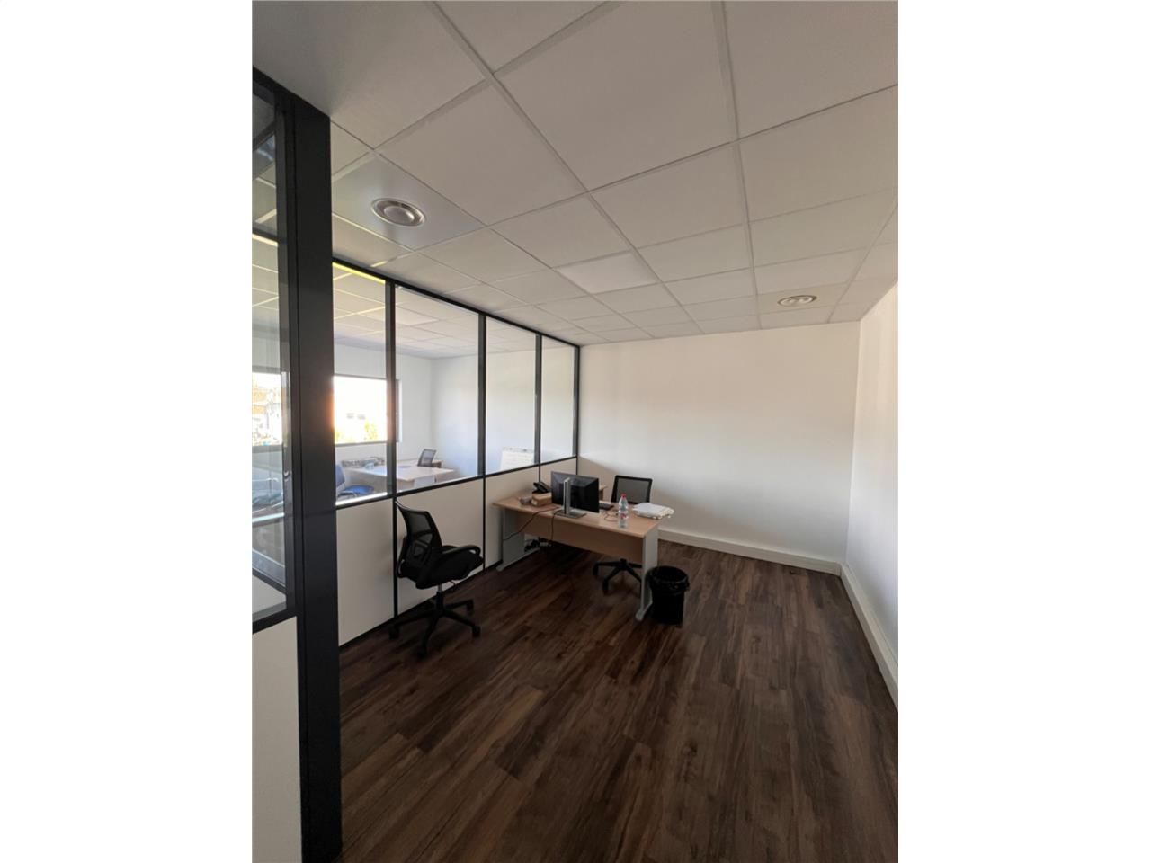 Au sein d'un parc économique dynamique, plateau d