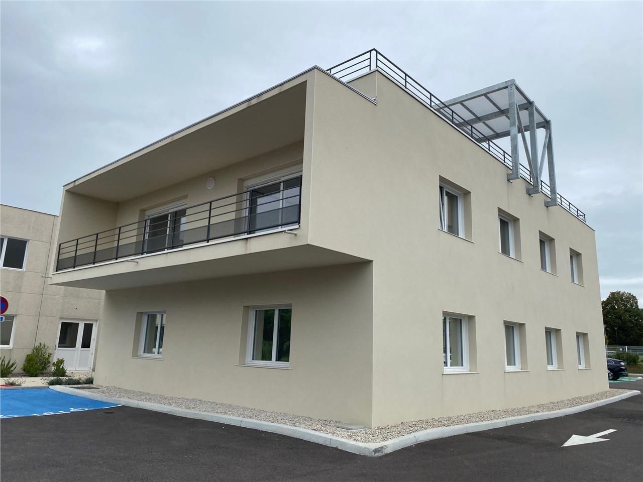 Au coeur du Parc du Chêne , à proximité du tramwa