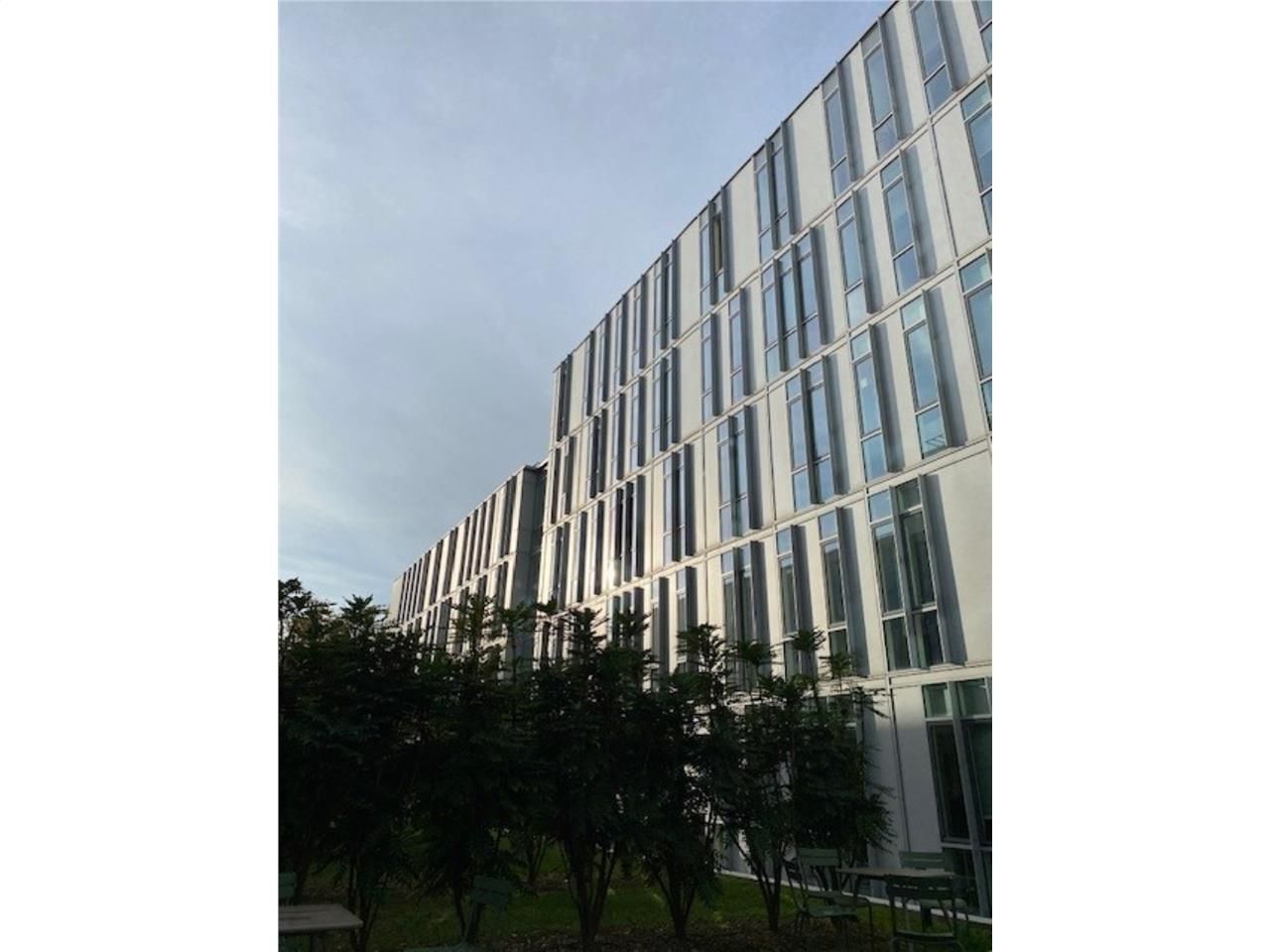 Universaône est un immeuble de bureau offrant des