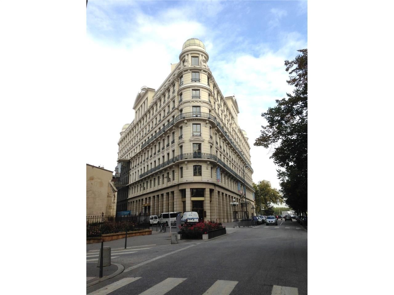 Au coeur de la Presqu'île, plateau de bureau à lo