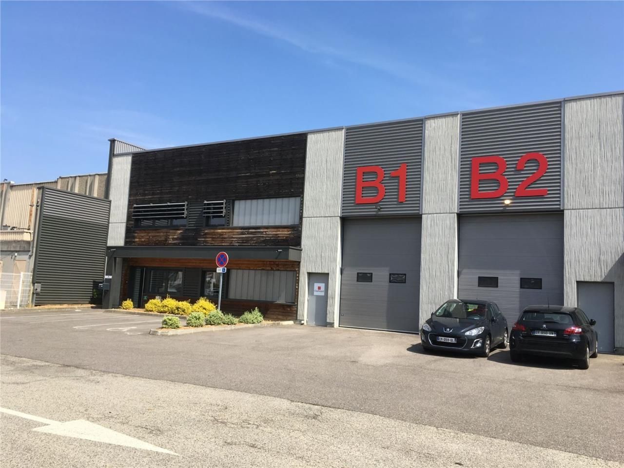 Dans un parc d'activités récemment rénové à proxi