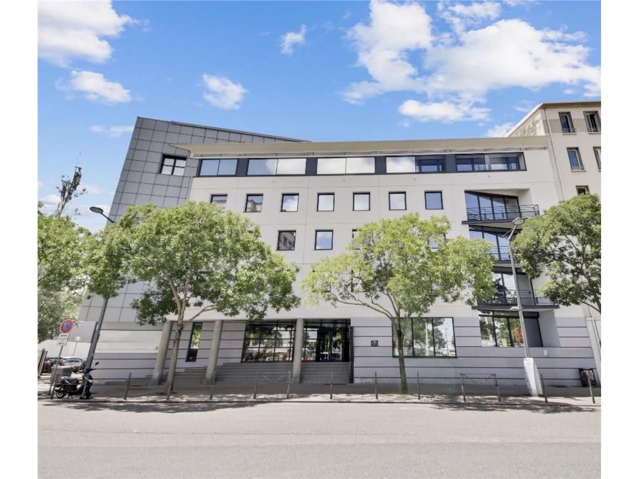 Nous vous proposons un immeuble indépendant à la 