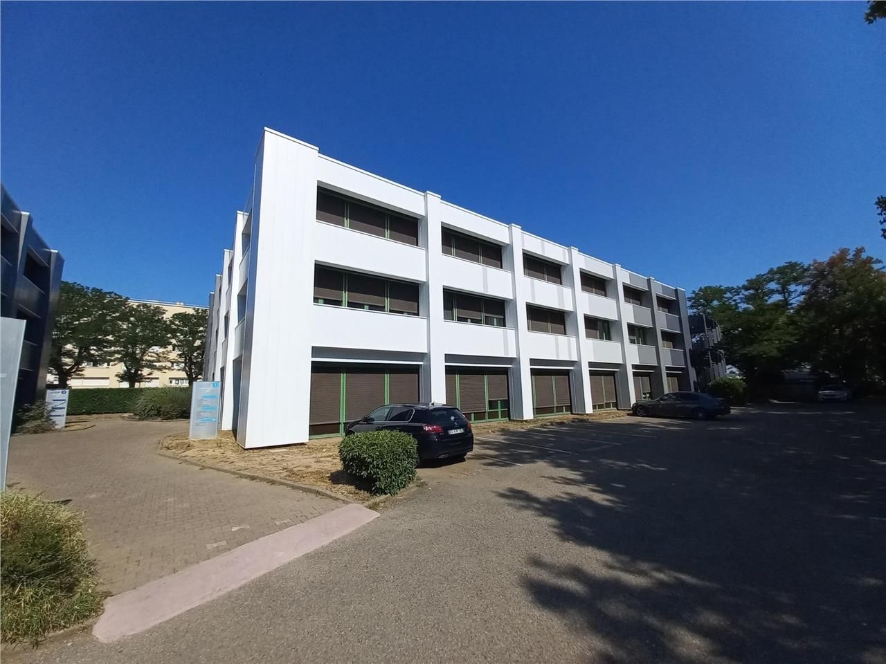 A l'Est de Lyon, au sein d'un parc tertiaire à ta