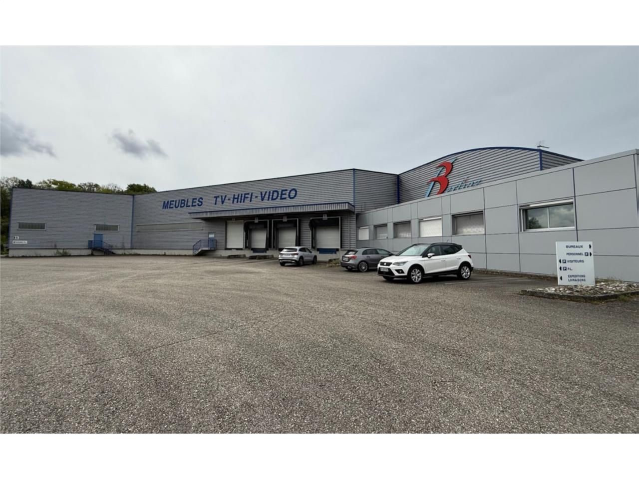 Nous vous proposons un entrepôt à vendre idéaleme