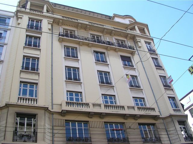 Plateau de bureaux lumineux, situé au 4ème étage 