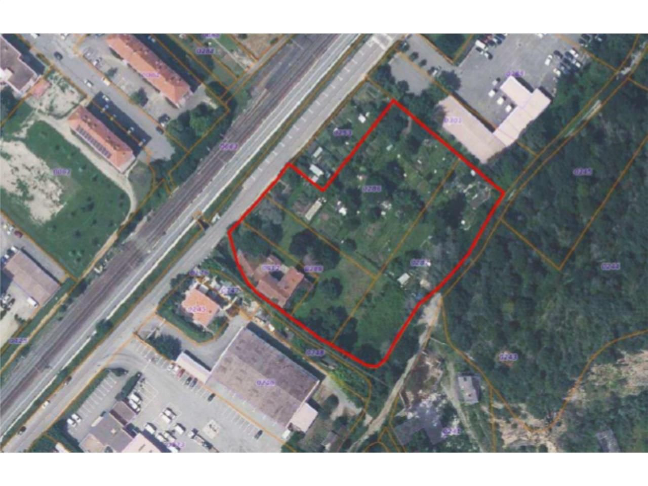 Idéalement situé dans la zone industrielle de Vie