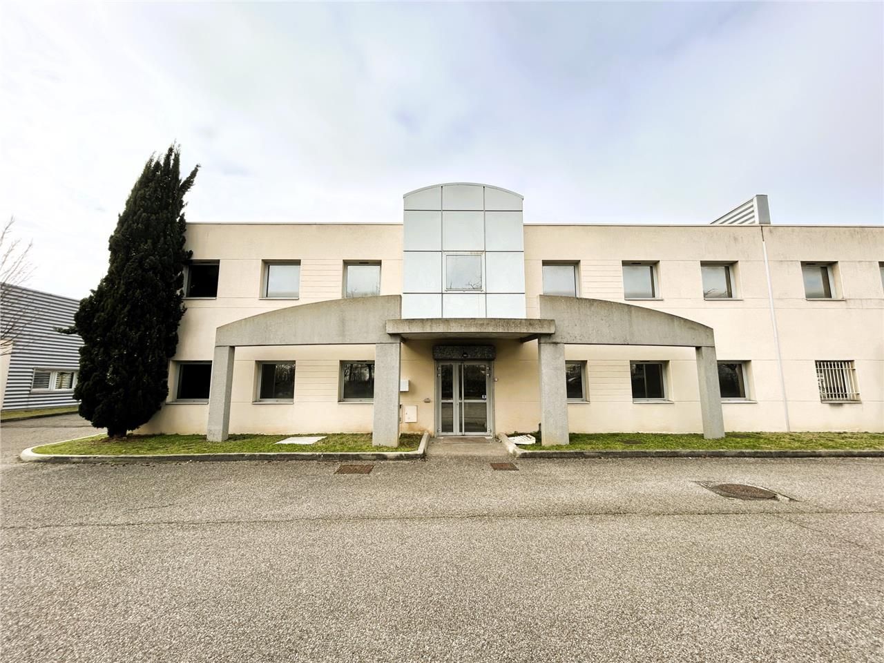 CBRE vous propose ce bâtiment industriel indépend