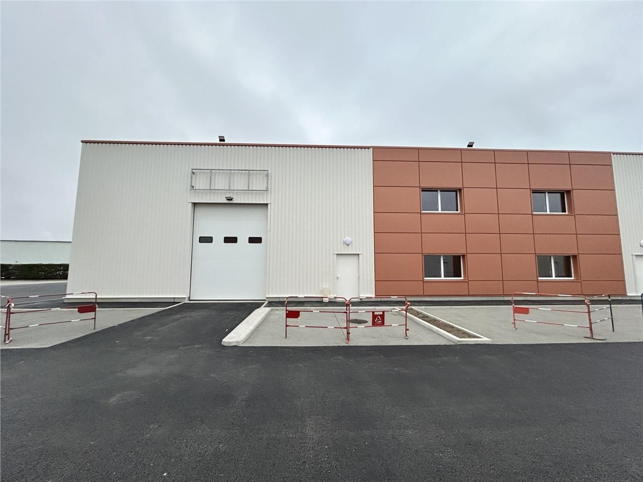 CELLULES D'ACTIVITES NEUVES A LOUER! CBRE Lyon vo