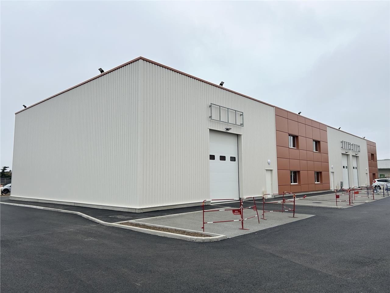 CELLULES D'ACTIVITES NEUVES A LOUER! CBRE Lyon vo