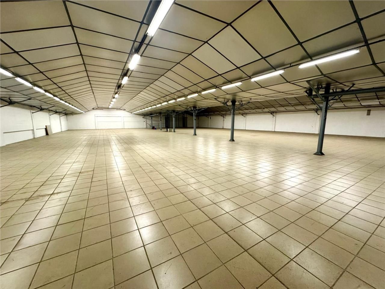 Vous recherchez un local d'activités en location 