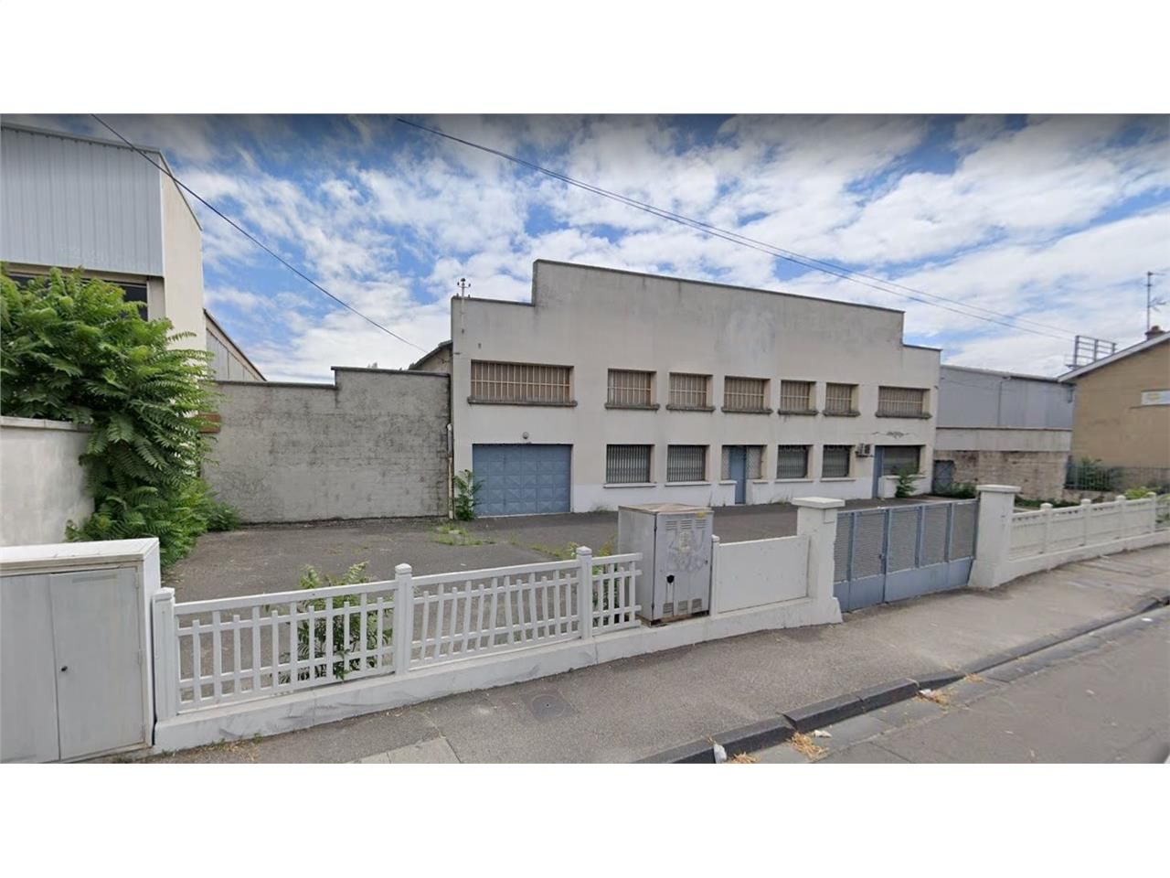 Vous recherchez un local d'activités en location 