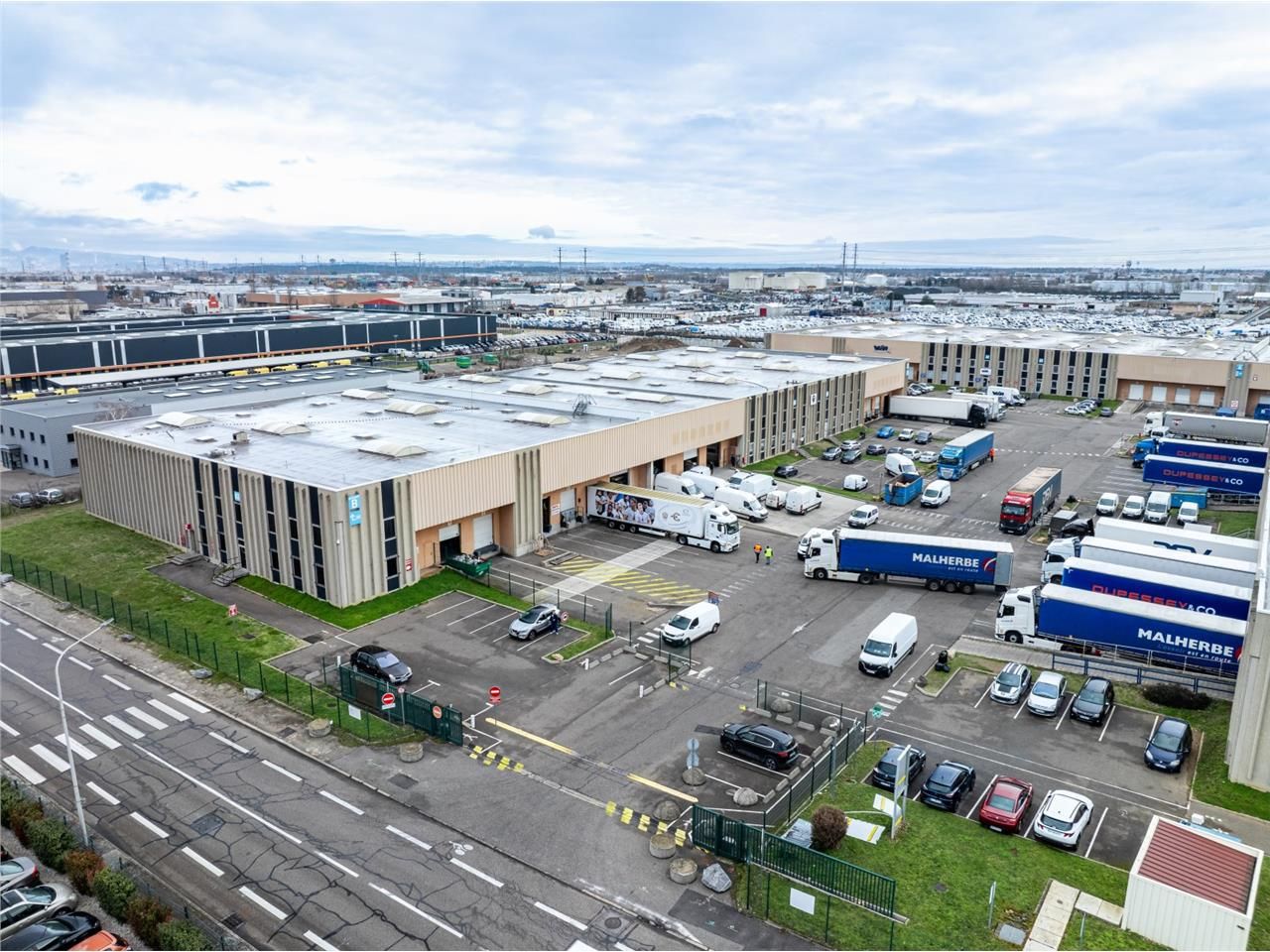 Au Sud Est de Lyon connecté à la Rocade Est, sur 