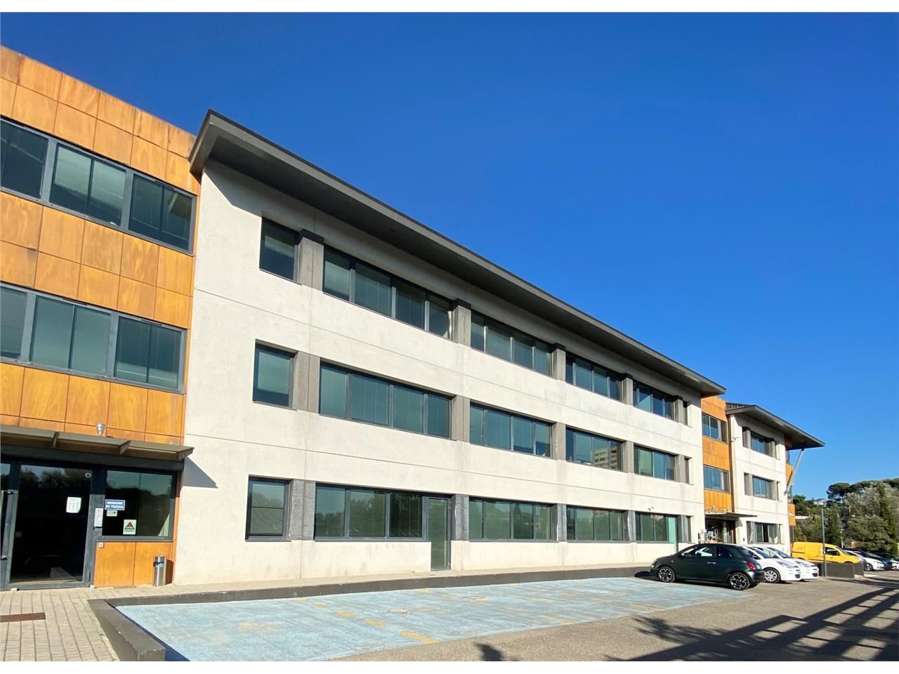 A LOUER - BUREAUX - CHATEAU-GOMBERT - 13013 MARSE