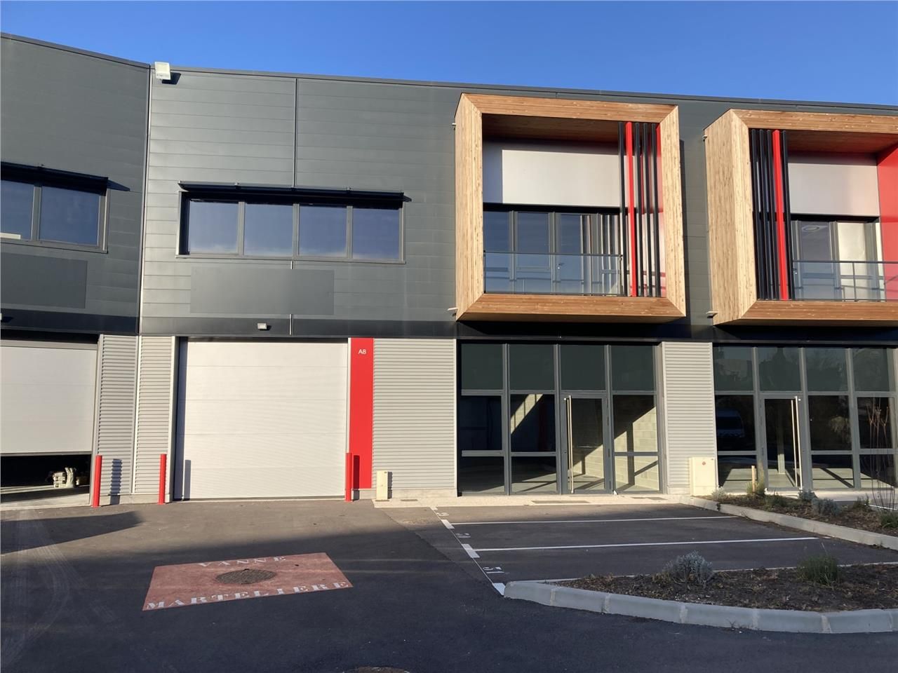 Local d'activité neuf de 449 m² env. composé de 3