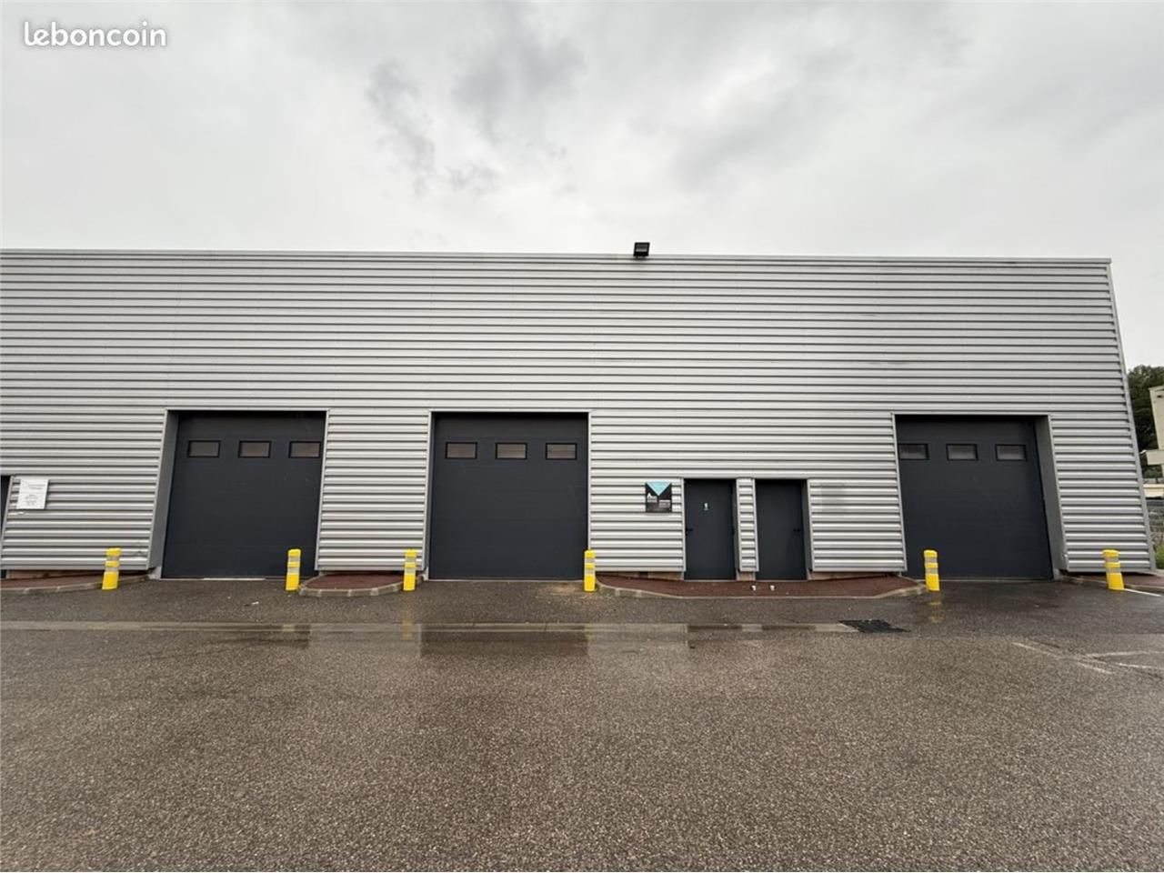 LOCAUX D'ACTIVITES A LOUER - ZONE DE NAPOLLON - 1