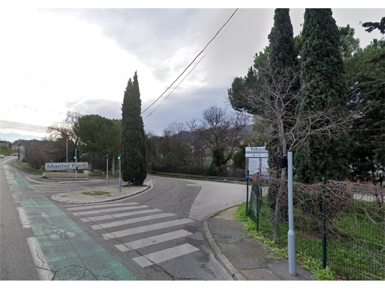 LOCAUX D'ACTIVITES A LOUER  - LA POMME A MARSEILL