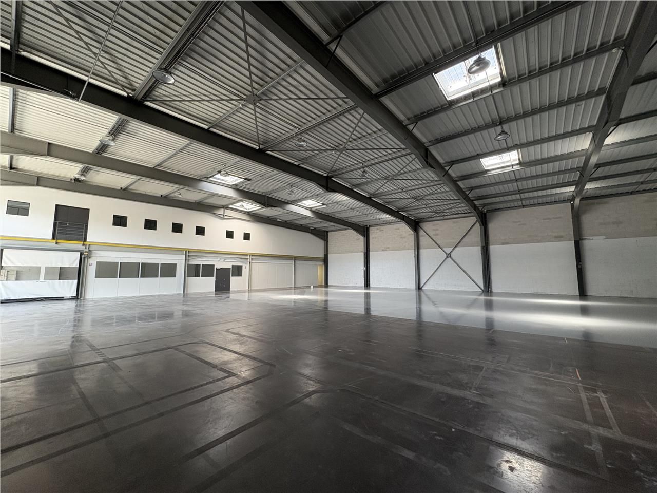 Locaux situés au coeur de la Zone Industrielles d