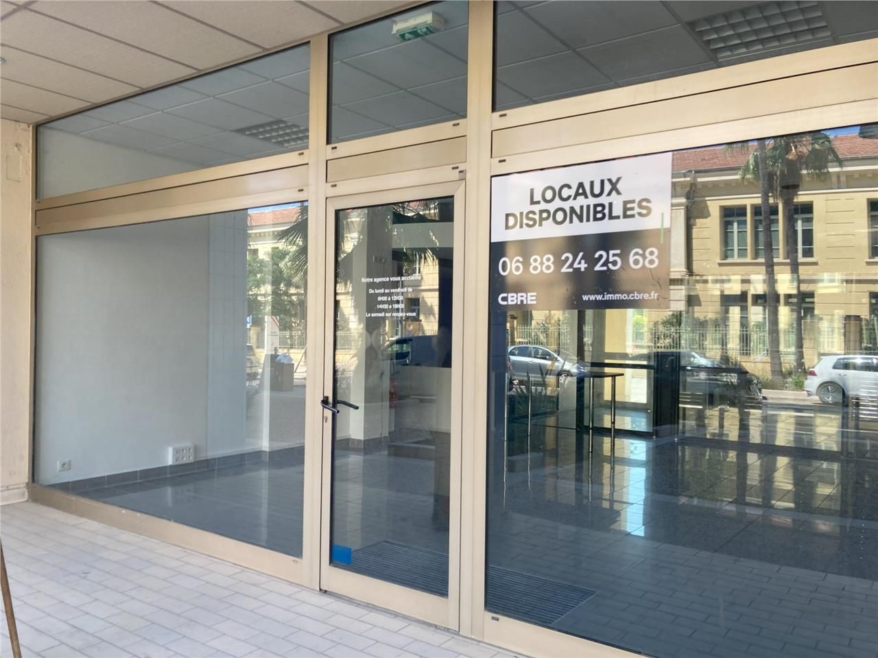 Au rez-de-chaussée d'un immeuble en copropriété s