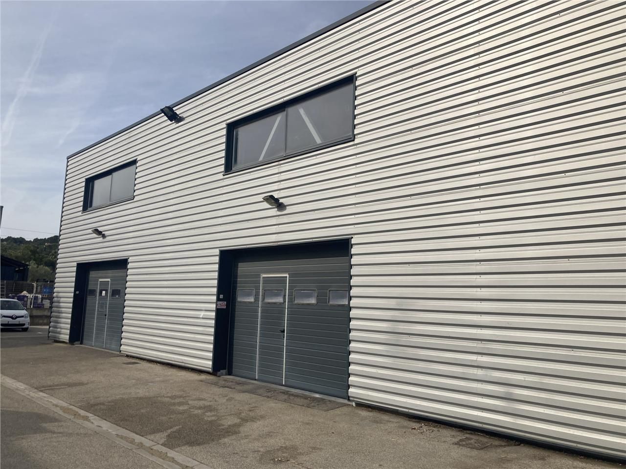 Situé dans un ensemble industriel multilocataires