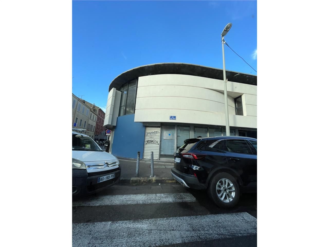 CBRE vous propose 5 cellules de 15  m² à 90 m² au