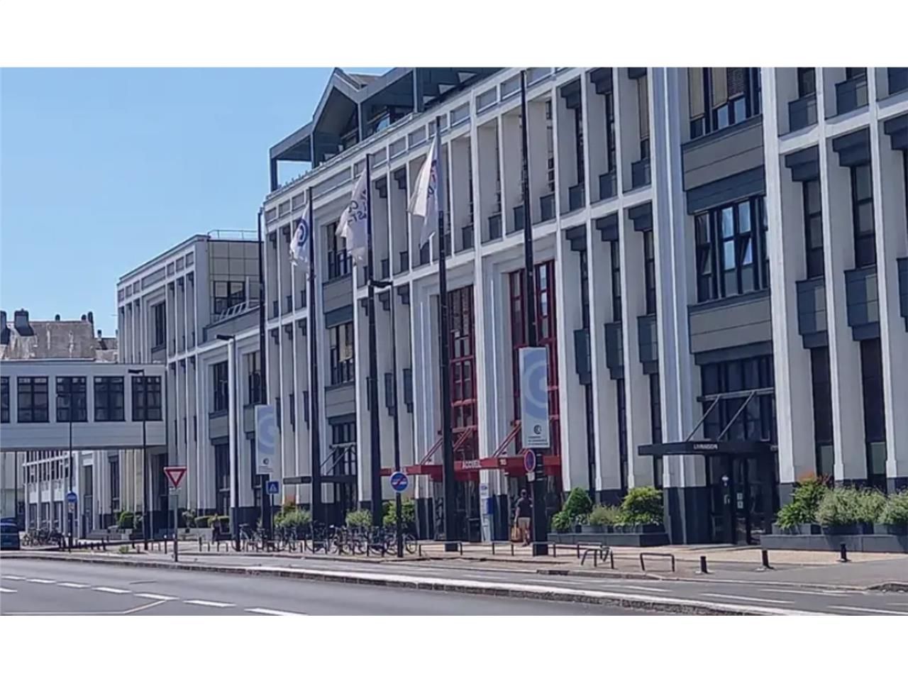 Idéalement situé, au pied du centre-ville histori