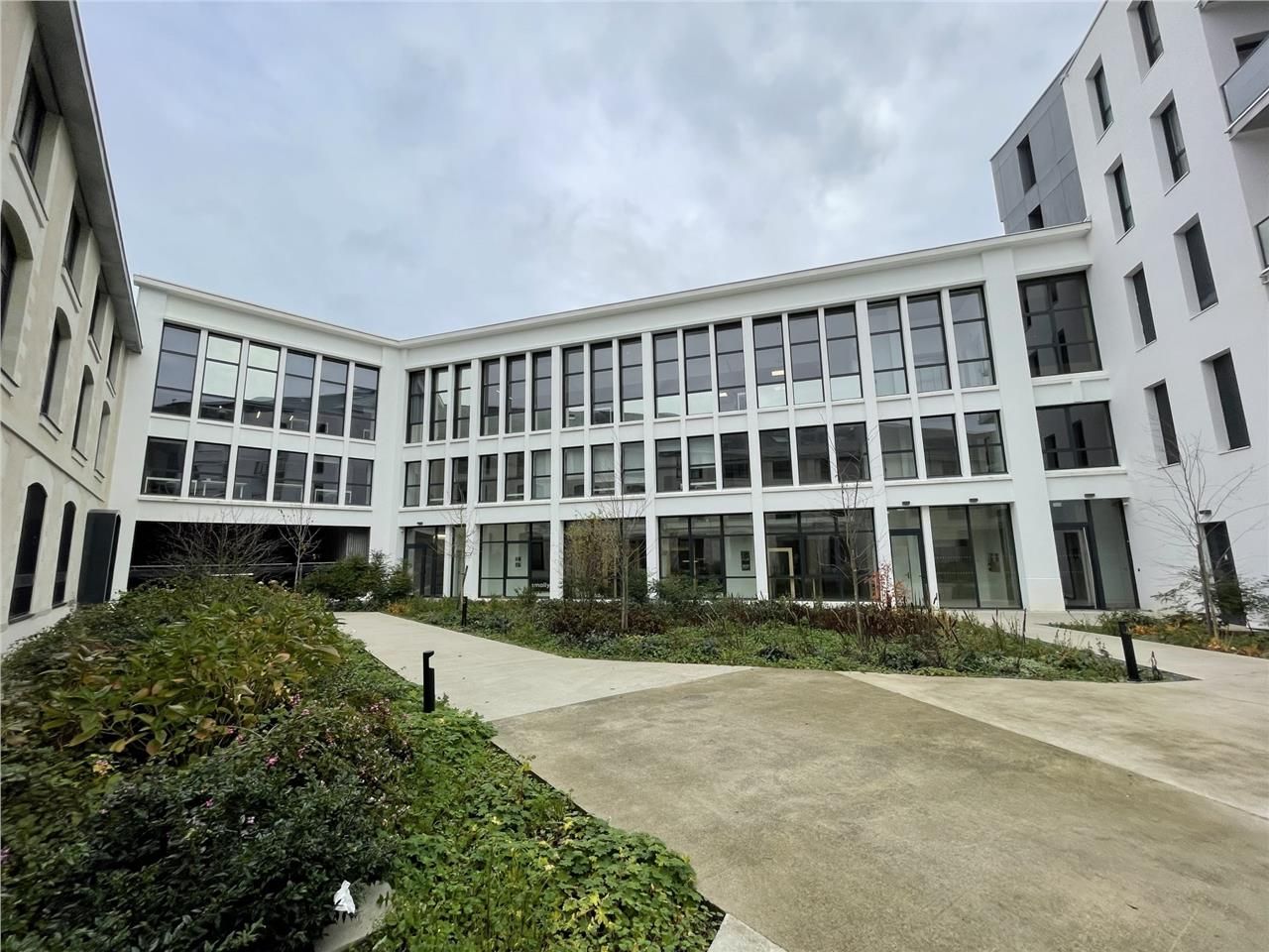 CBRE vous propose à la location un bâtiment  de 1