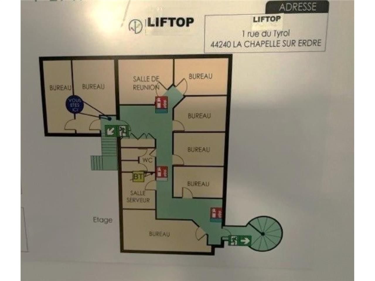 Location entrepots 820 m² non divisibles