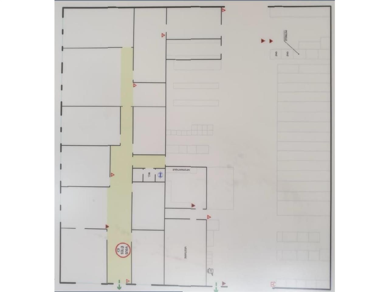 Location entrepots 680 m² non divisibles