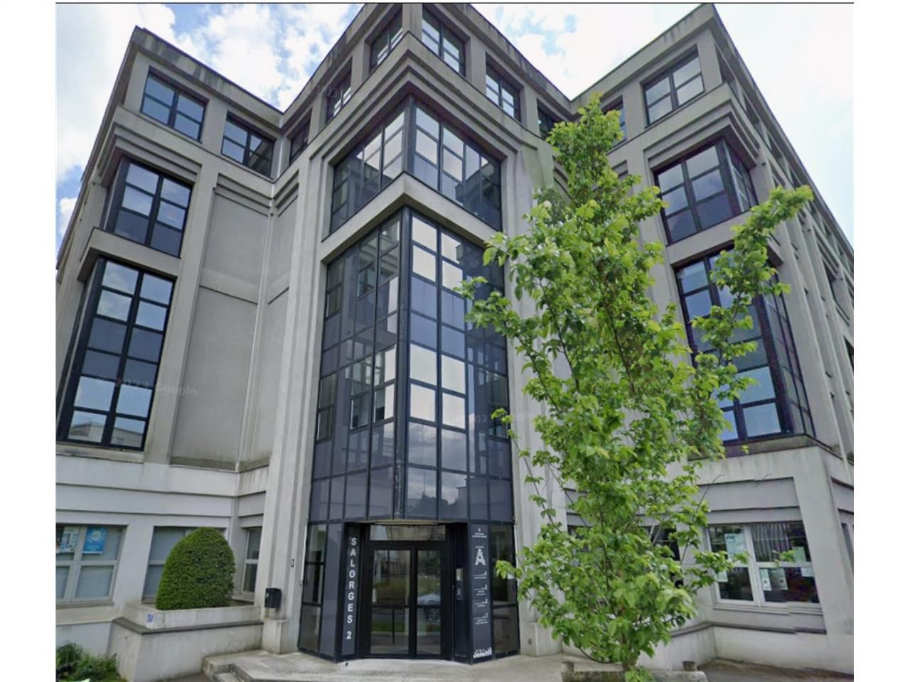 Au pied du tramway, ligne 1, au sein d'un immeubl