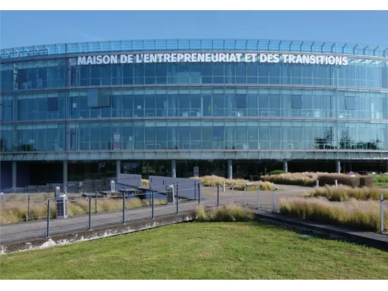 Idéalement situé, au pied du centre-ville histori