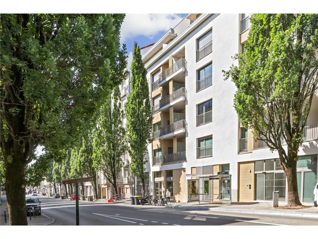 CBRE vous propose à la location, sur le secteur q