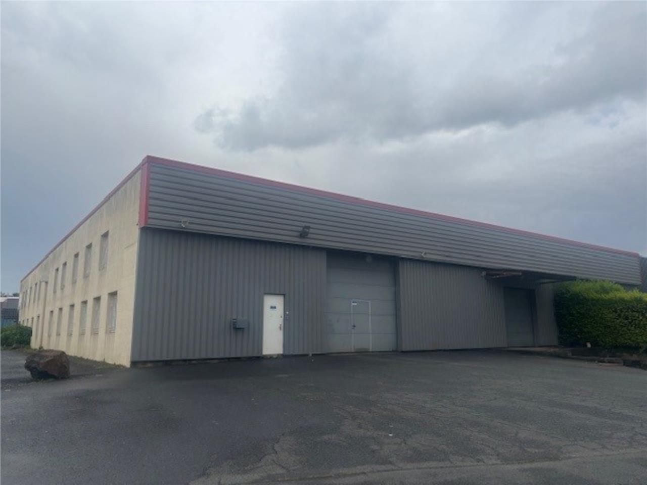 CBRE Nantes vous propose 800 m² d'entrepôt et bu