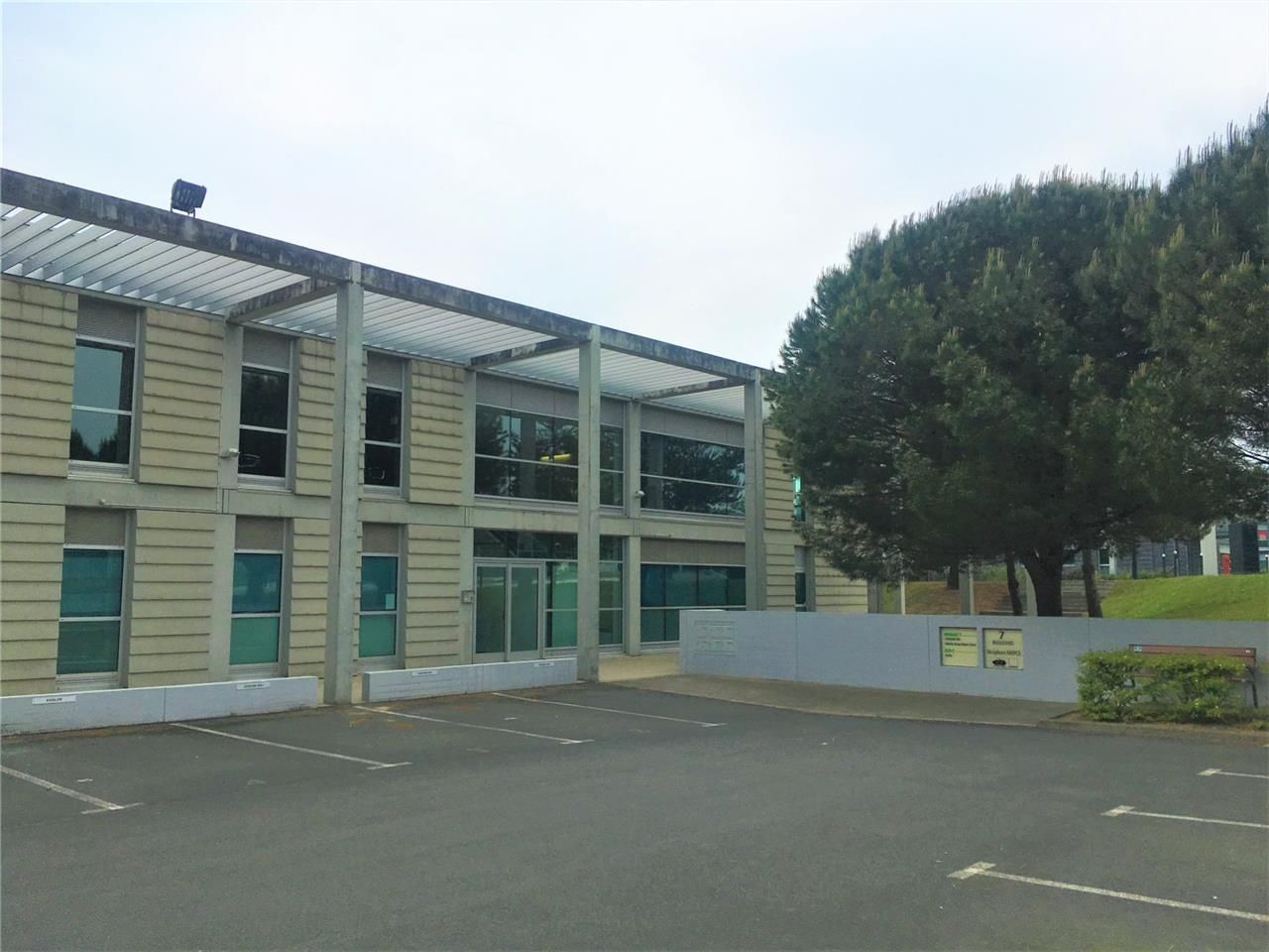 CBRE vous propose à la location, au sein d'une zo