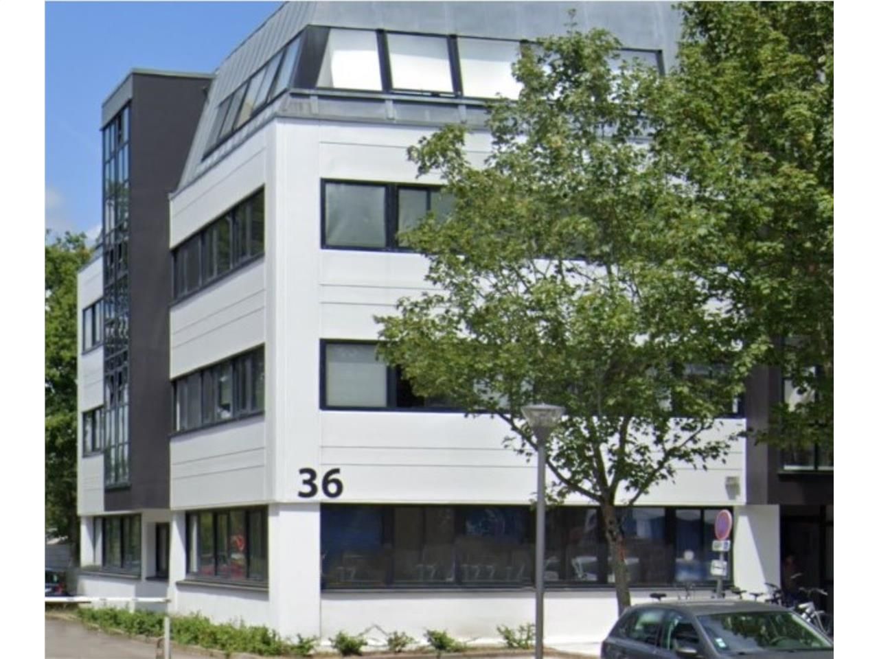 FORUM D'ORVAULT - Au sein d'un immeuble entièreme