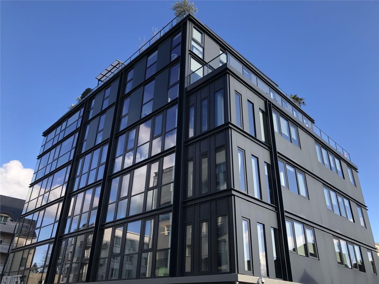 Rond-point de Vannes, au pied du tramway, CBRE vo