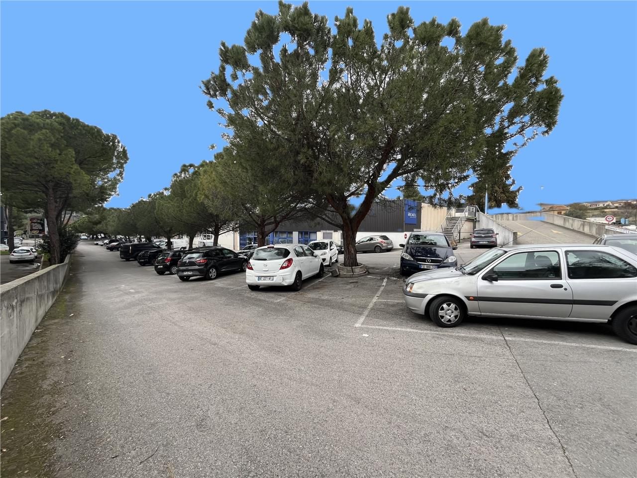 CBRE vous propose à la location des bureaux d'env