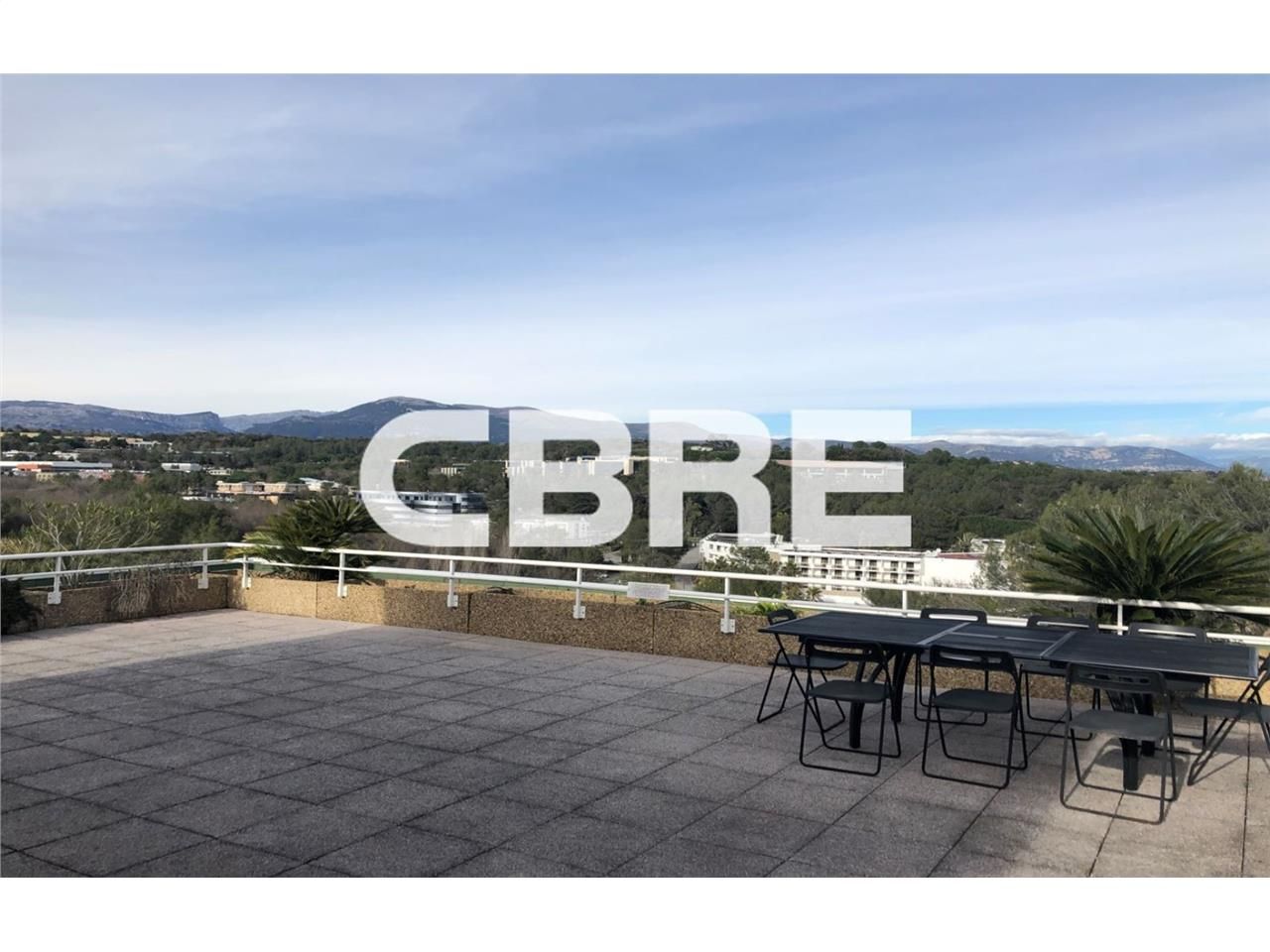 Au sein d'un immeuble indépendant en R+2, situé a