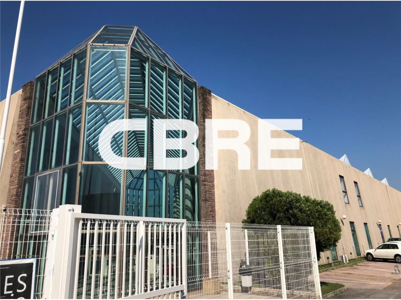 Cannes (06150) CBRE vous propose à la location de