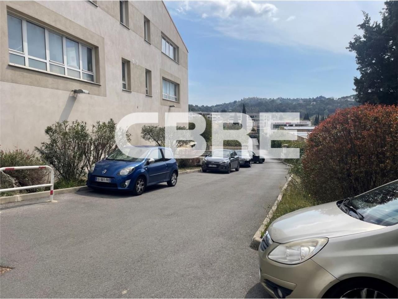 Localisés dans le parc d'activités de la Plaine à