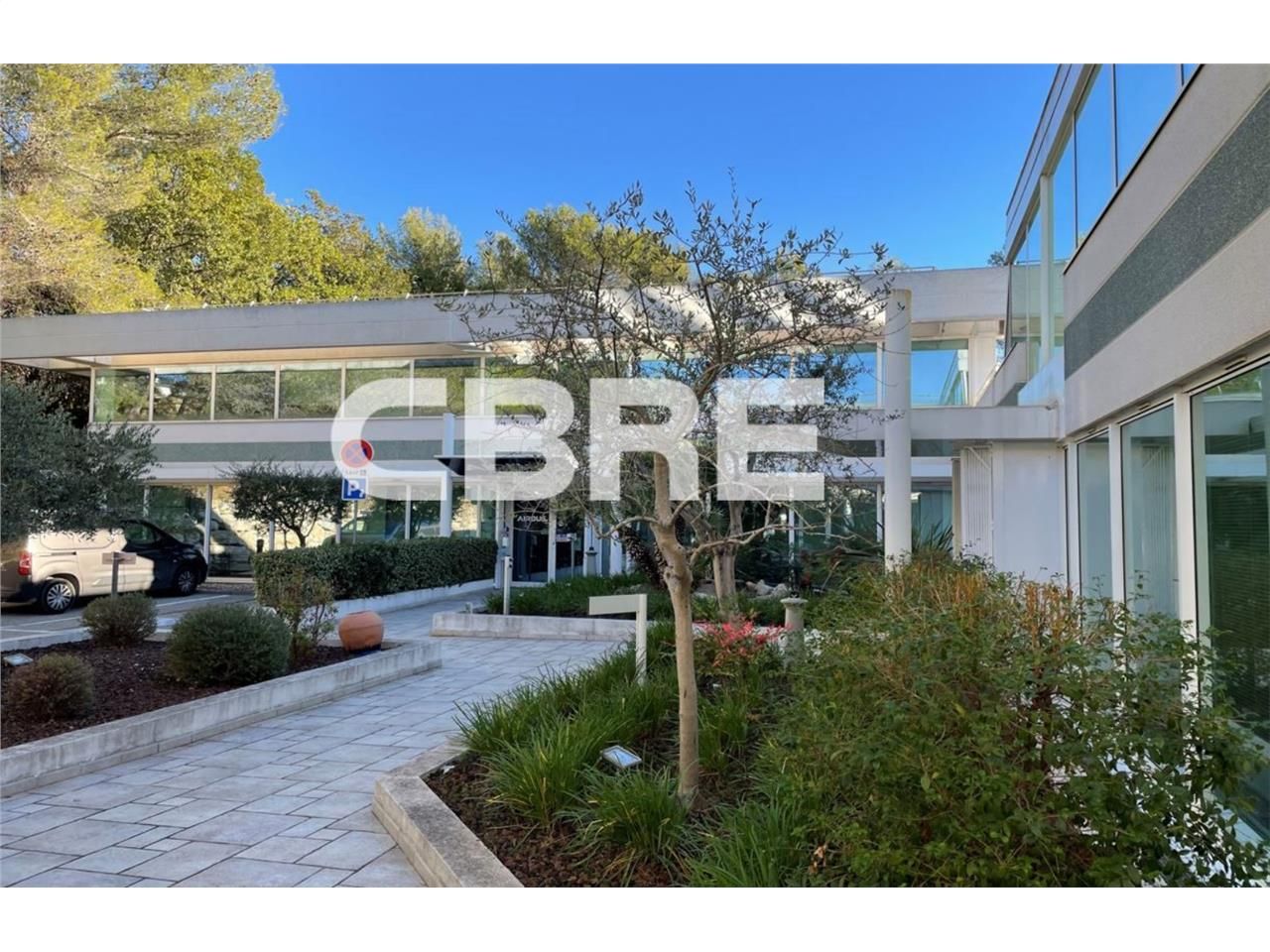 Idéalement situés à Sophia-Antipolis (06560), au 