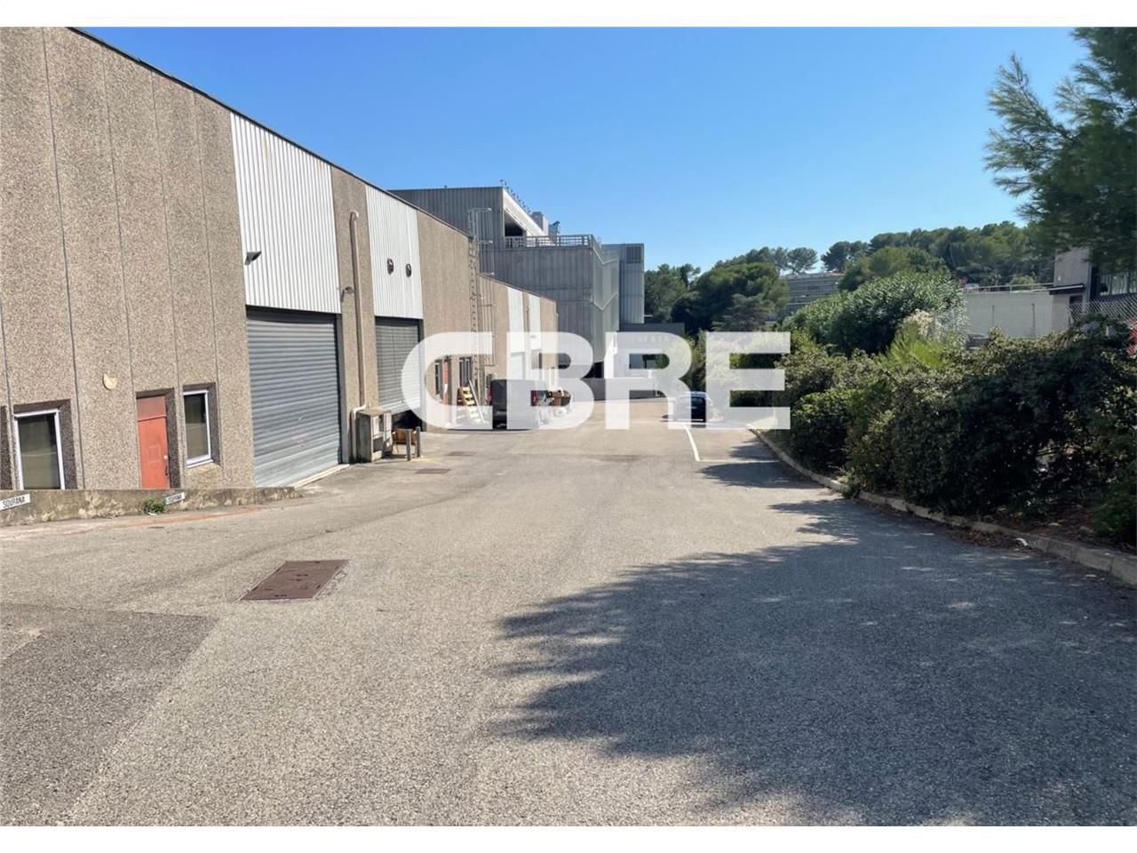 Situés dans la zone des 3 Moulins à Antibes (0660