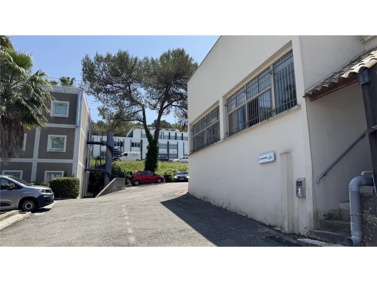 Situés dans la zone commerciale de Saint Bernard 