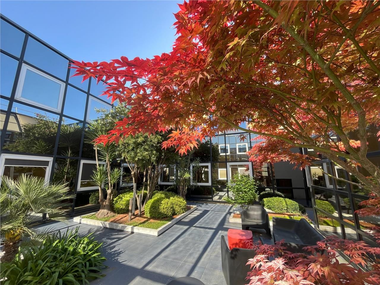 Au sein d'un immeuble indépendant situé à Sophia 