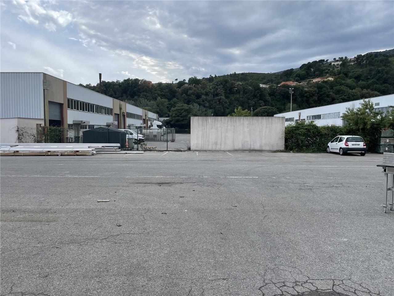 CARROS (06510) - CBRE vous propose à la location 