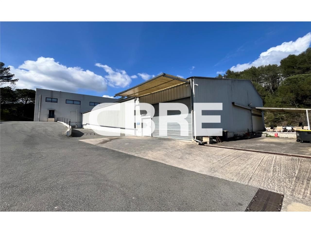 Situés dans la zone d'activité de la Frayère à Pe