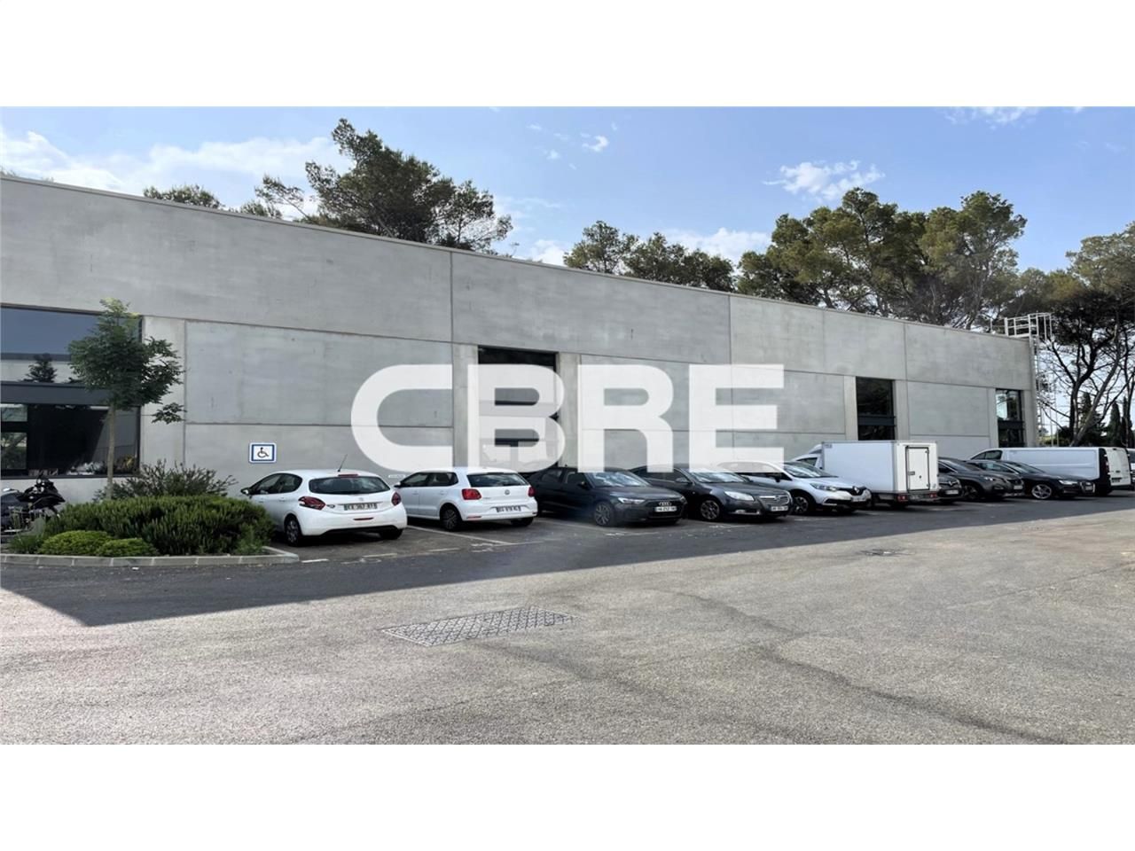 MOUGINS 06250 - CBRE vous propose à la location