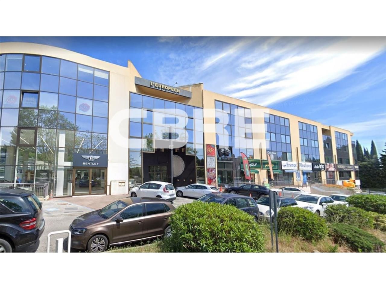 Au sein d'un immeuble en R+3 idéalement situé sur