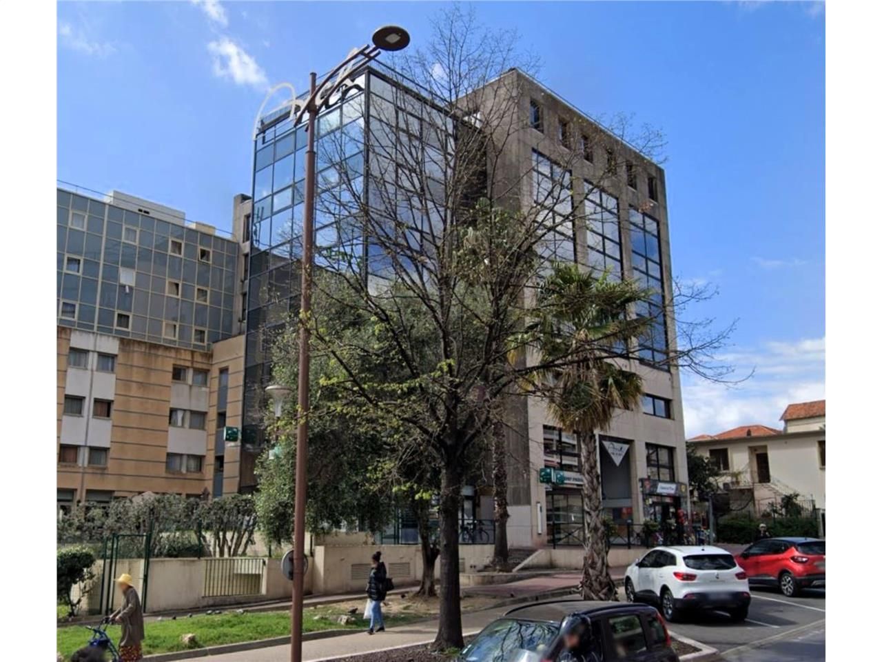 CBRE vous propose à la location des bureaux d'env