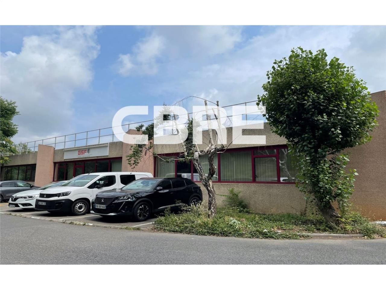 Situés sur la zone commerciale de St Bernard à Va